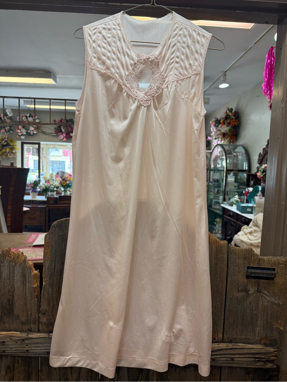 Vintage Sleeveless Lace-Trim Chemise - Light Pink